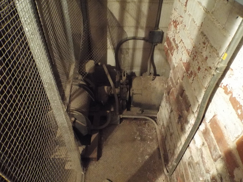 OldMain_subBasement_elevator_001.JPG