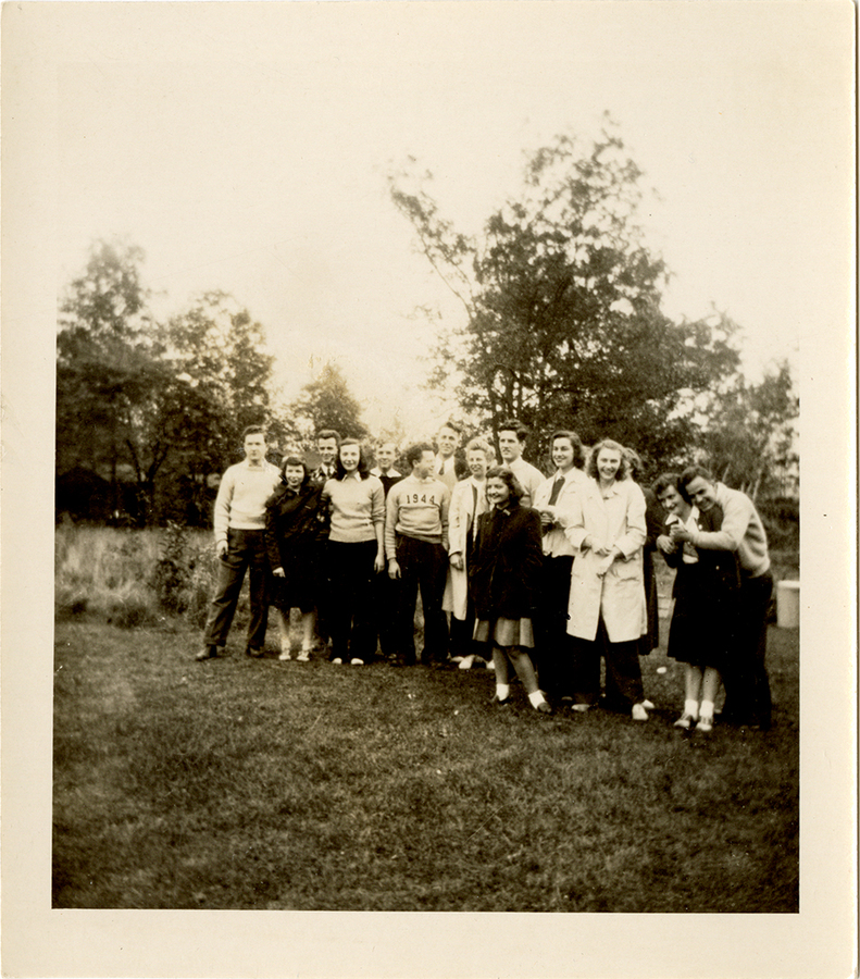 rg08_16_3e_2_ Class picnic Oct 1942_service.jpeg