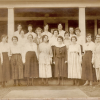 1918 dorm group.jpg